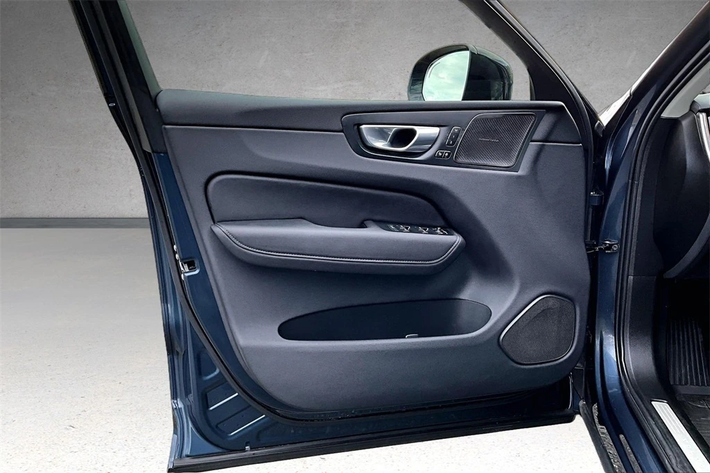 2026 Volvo - image 20