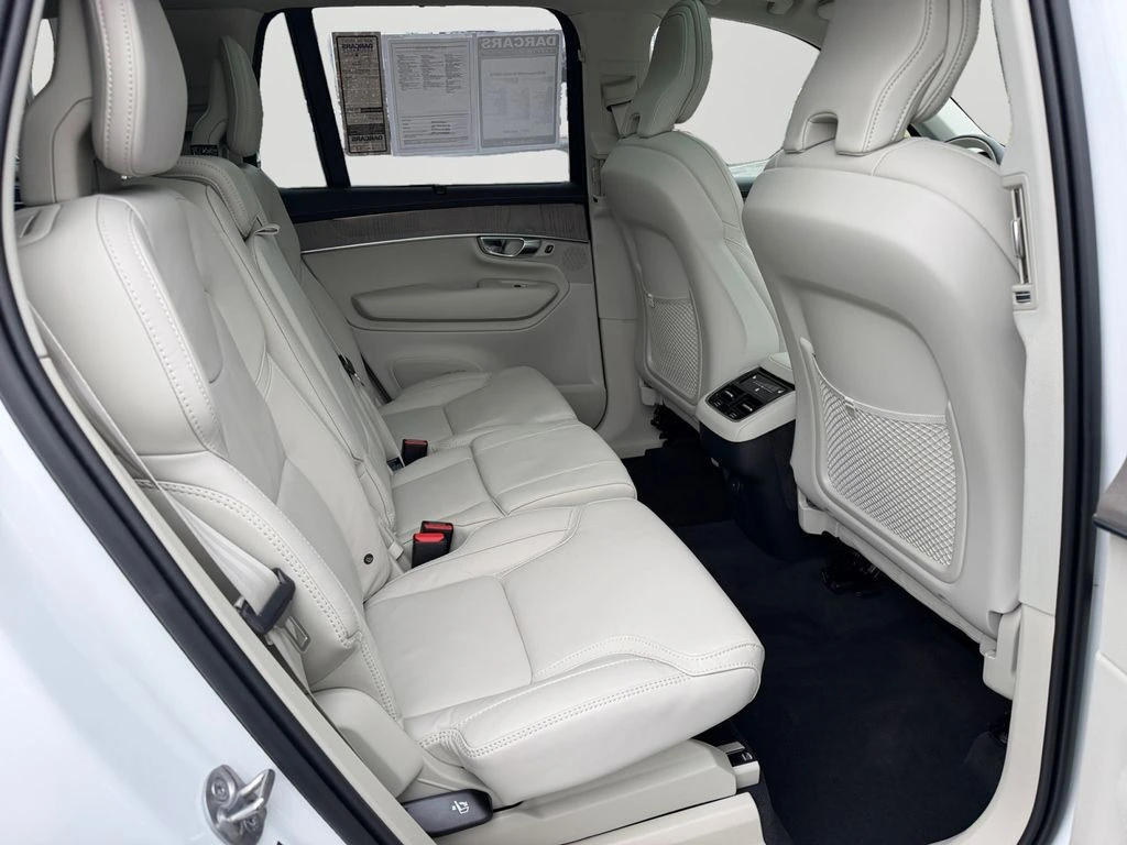 2025 Volvo - image 9