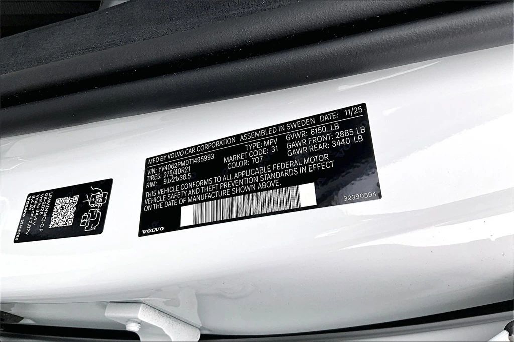 2026 Volvo - image 8