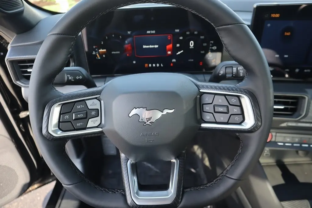 2025 Ford Mustang EcoBoost photo 3