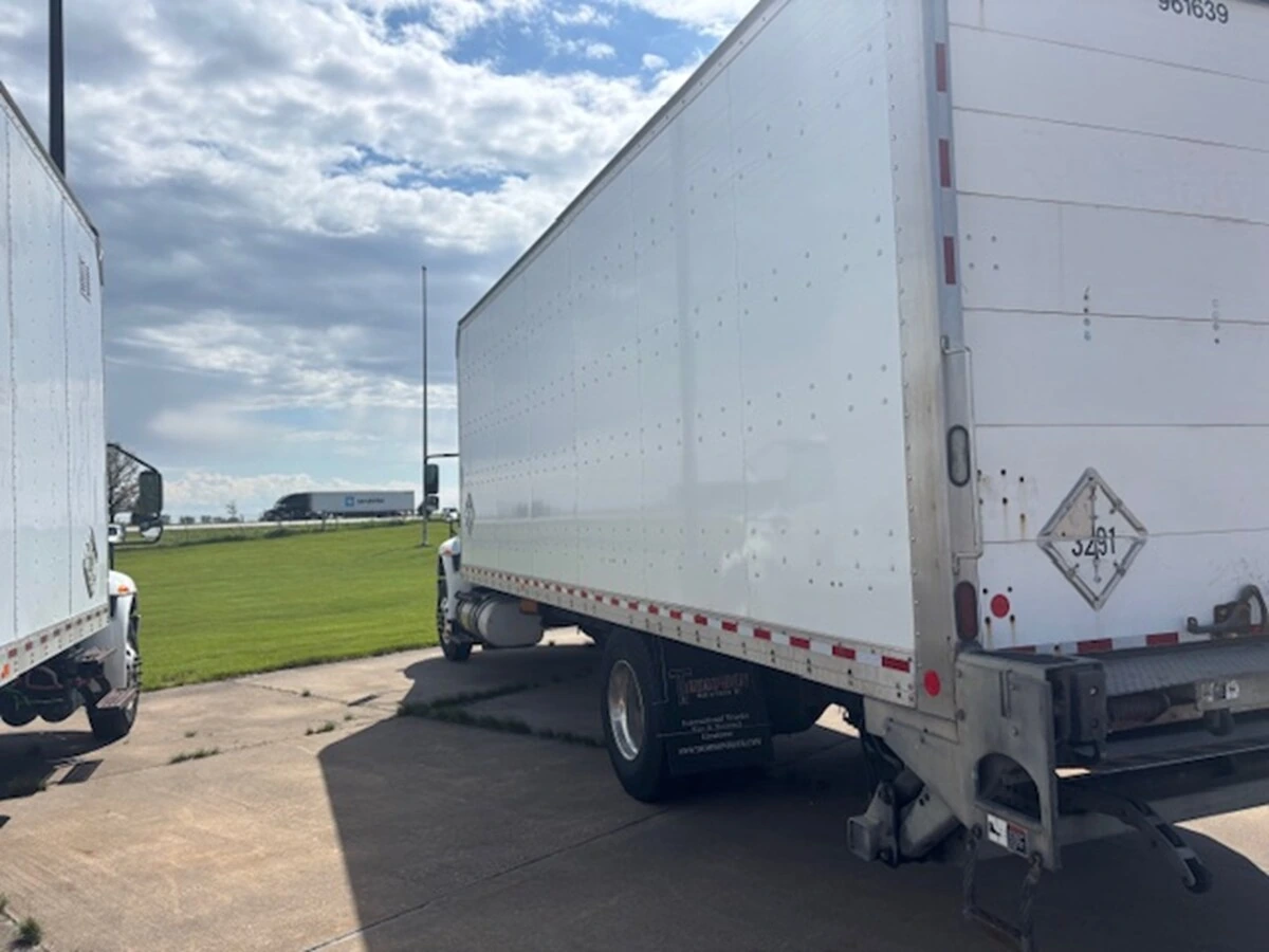 2019 International 4300 in Davenport, IA — photo 6