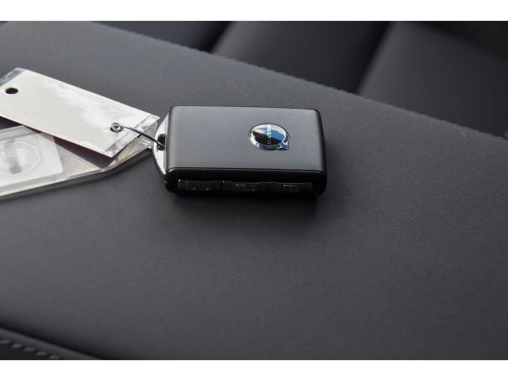 2026 Volvo - image 39