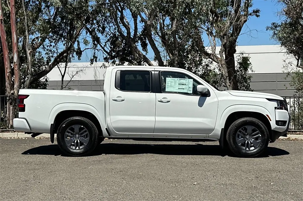 2025 Nissan Frontier SV photo 3