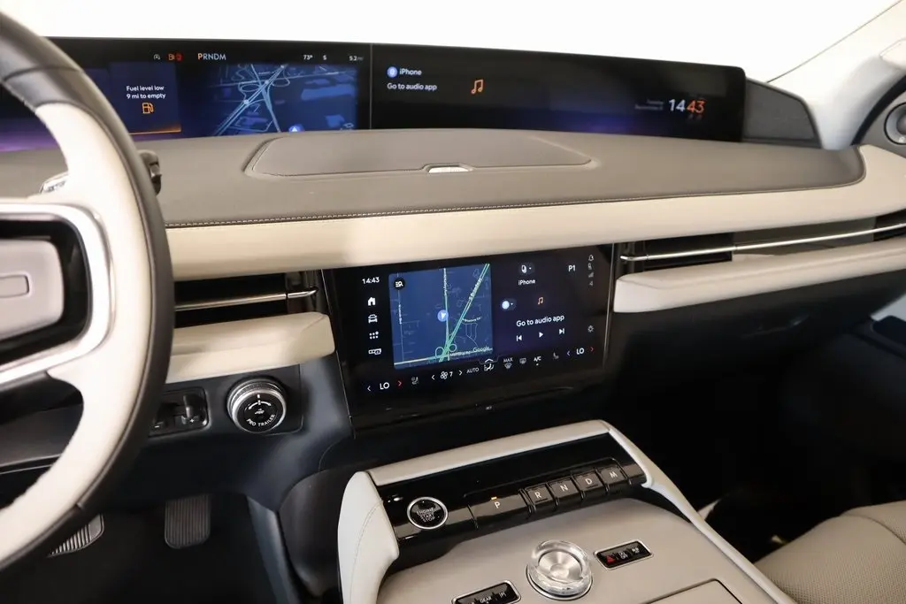 2025 Lincoln Navigator Reserve photo 4