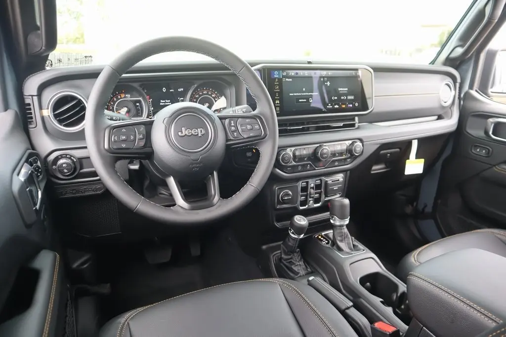 2025 Jeep Gladiator Sport photo 2