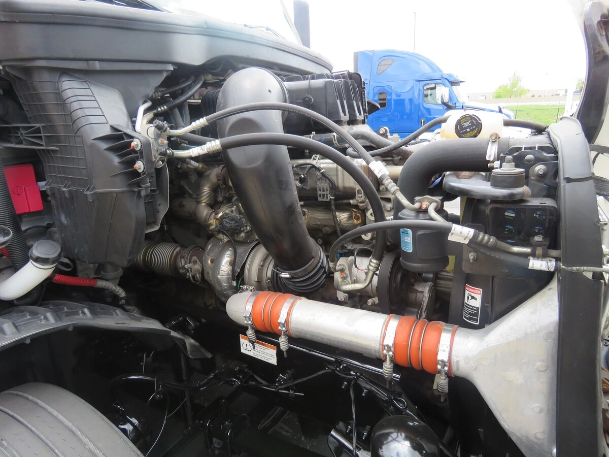 2023 Freightliner Cascadia - image 12