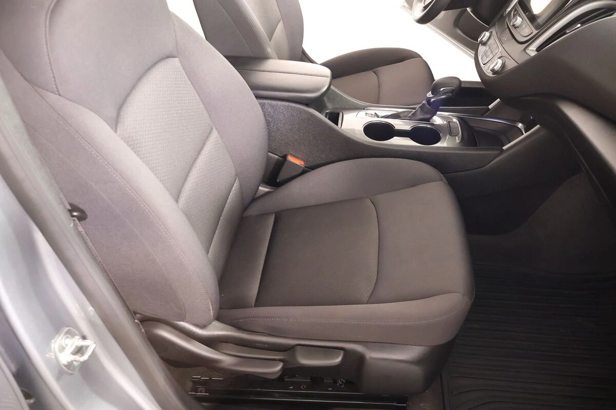 2024 Chevrolet Malibu 1LT - Photo 13