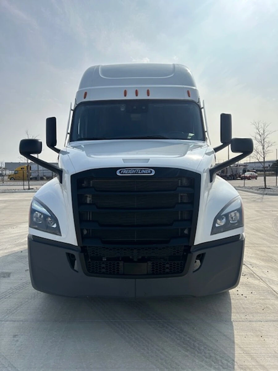 2023 Freightliner Cascadia - image 5