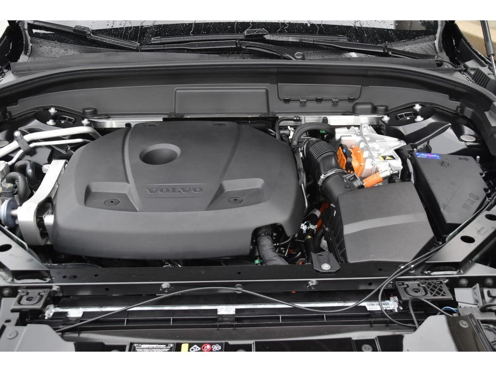 2026 Volvo - image 24