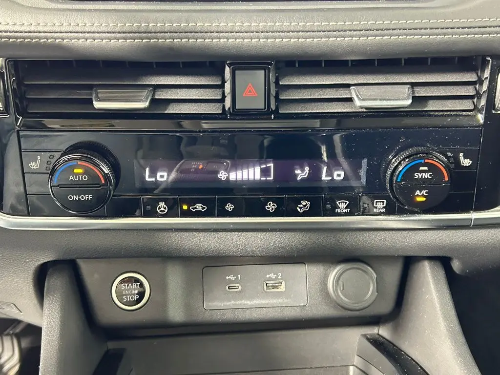 2022 Nissan Rogue SV photo 17