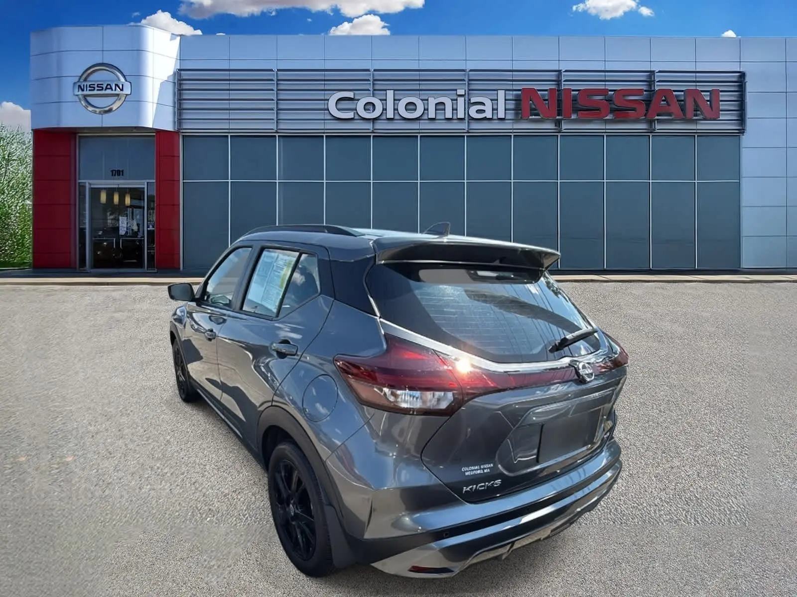 2024 Nissan Kicks SR photo 2
