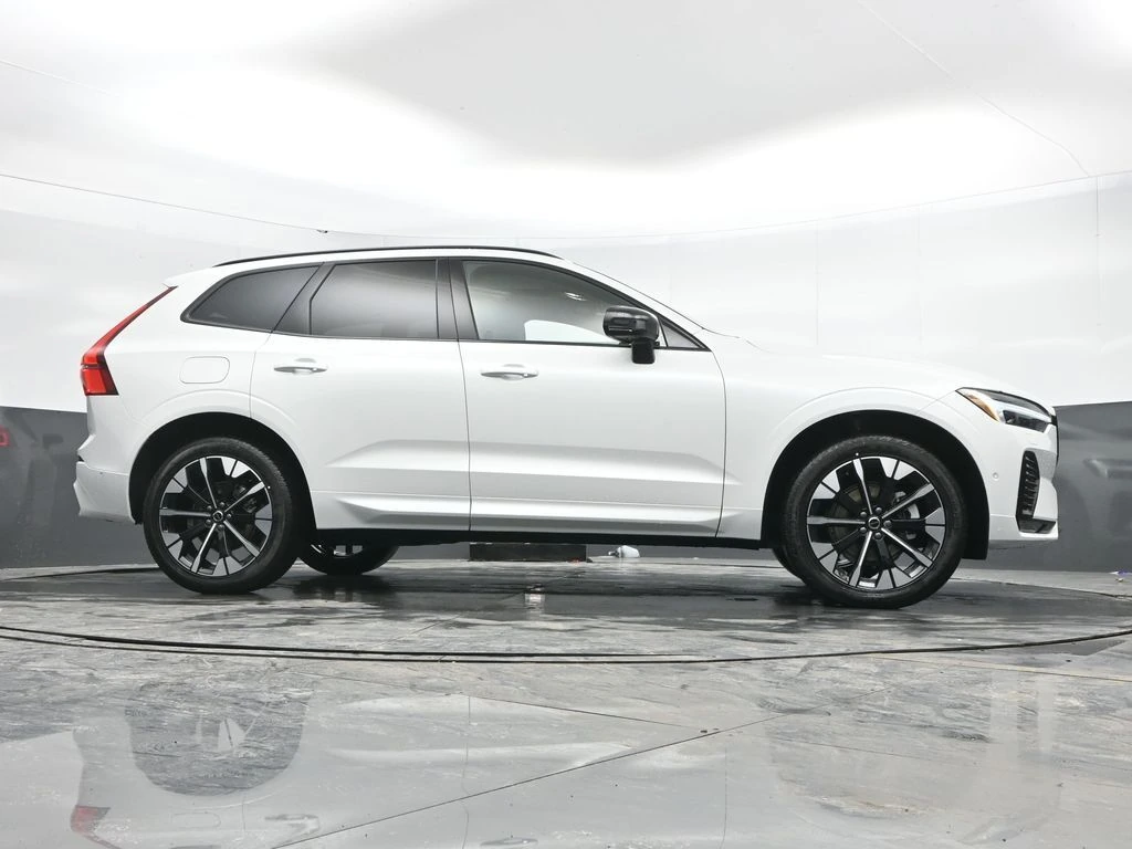 2026 Volvo - image 38