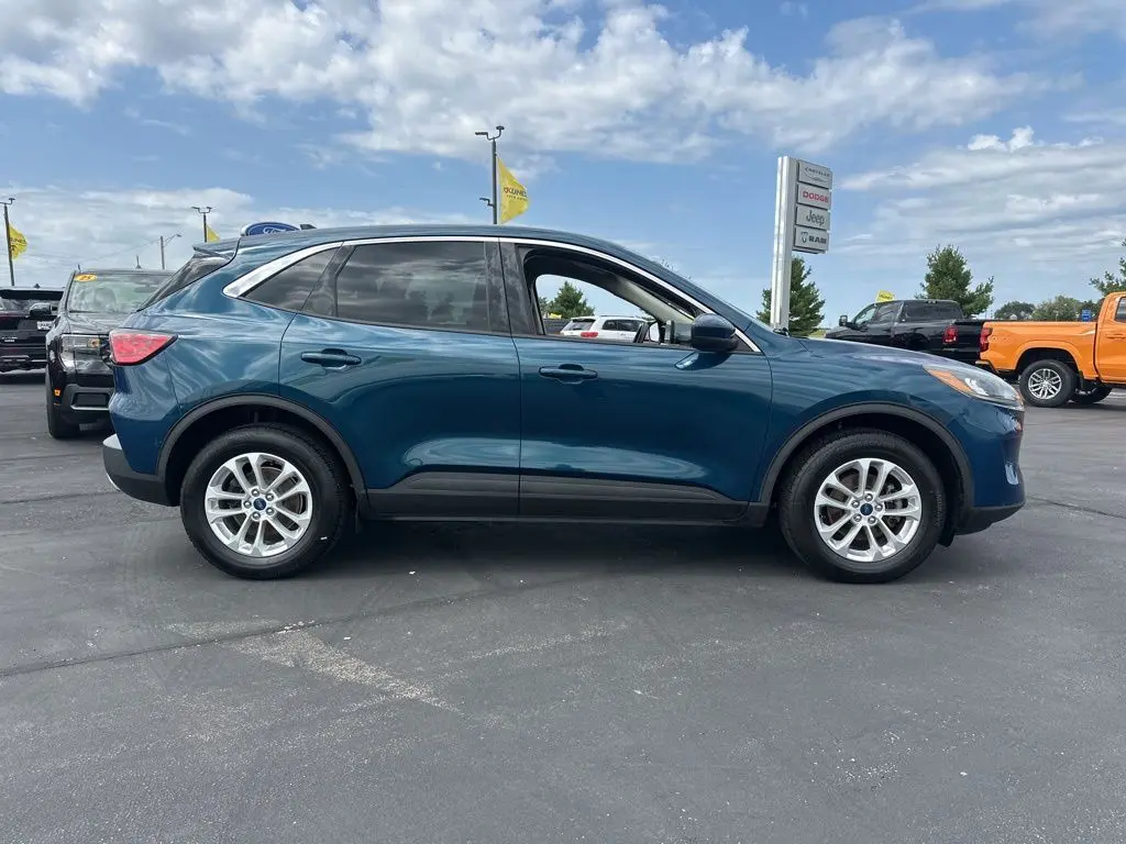 2020 Ford Escape SE photo 3