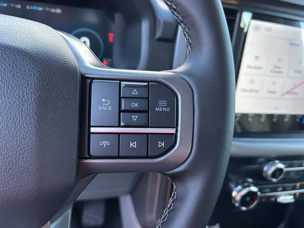 2025 Ford F-150 Lightning XLT photo 18