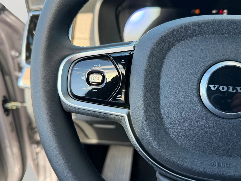 2026 Volvo - image 18