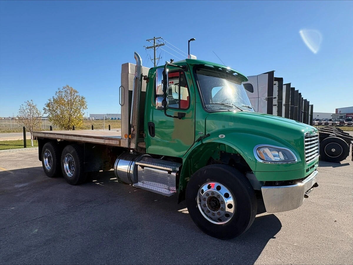 2019 Freightliner M2 106 — photo 3