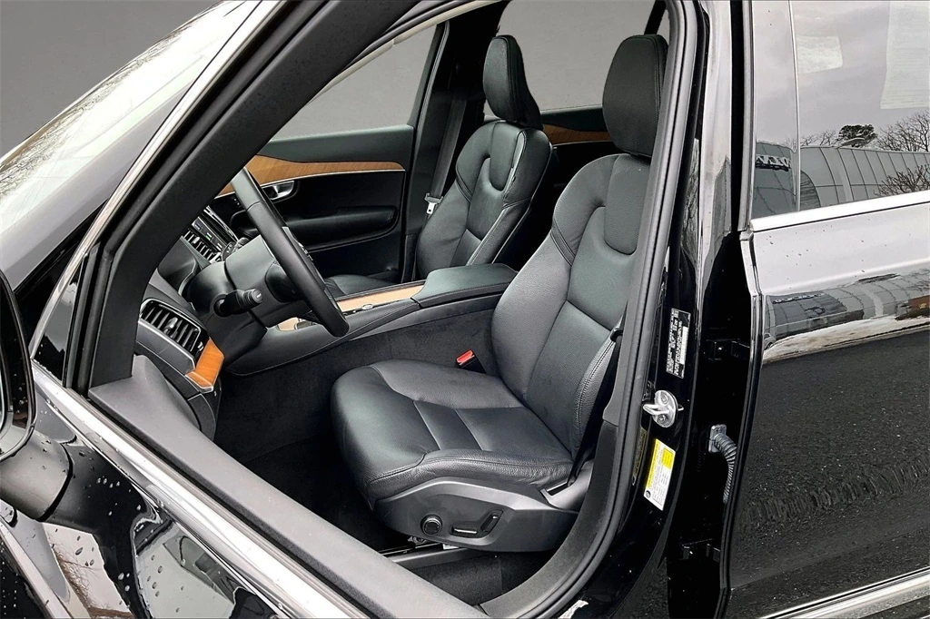 2024 Volvo - image 21