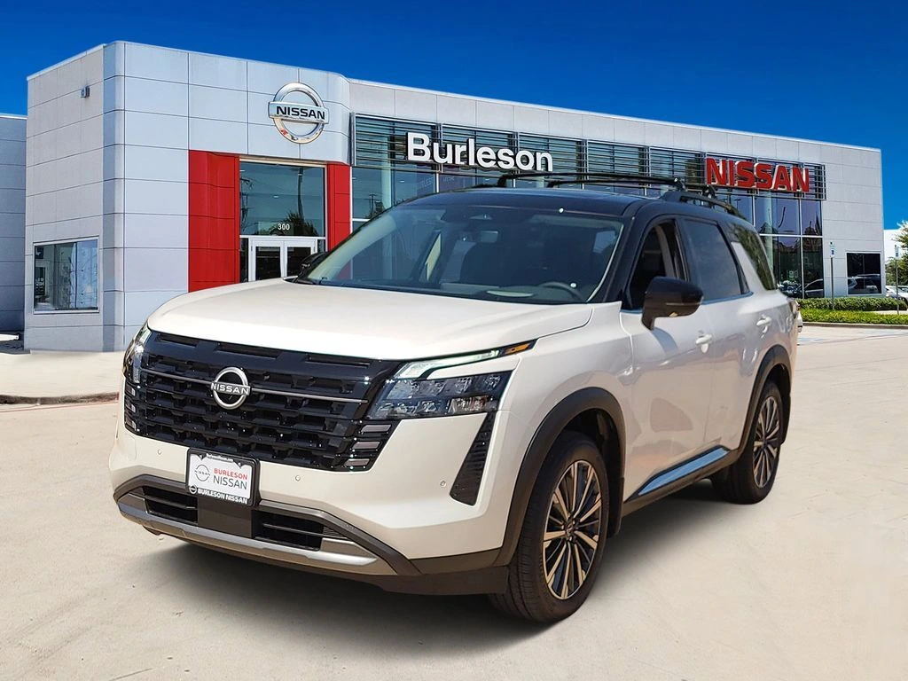 2026 Nissan Pathfinder Platinum 2WD's photo
