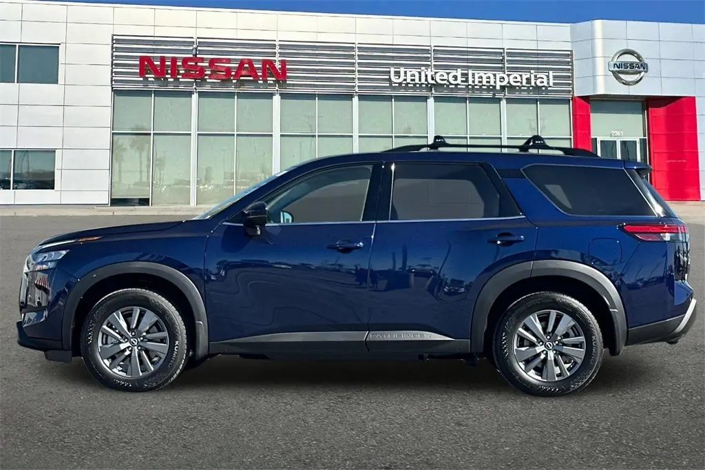 2025 Nissan Pathfinder SV photo 5