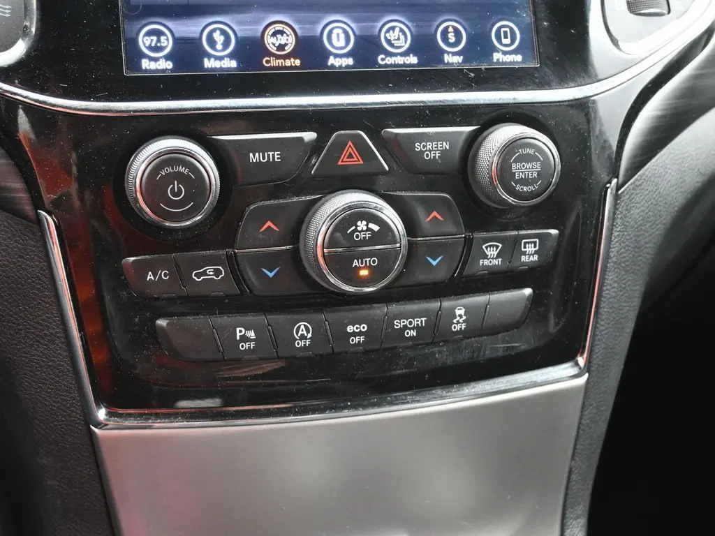 2019 Jeep Grand Cherokee Altitude photo 15