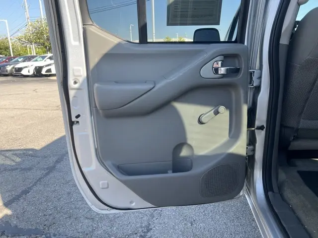 2016 Nissan Frontier S photo 11