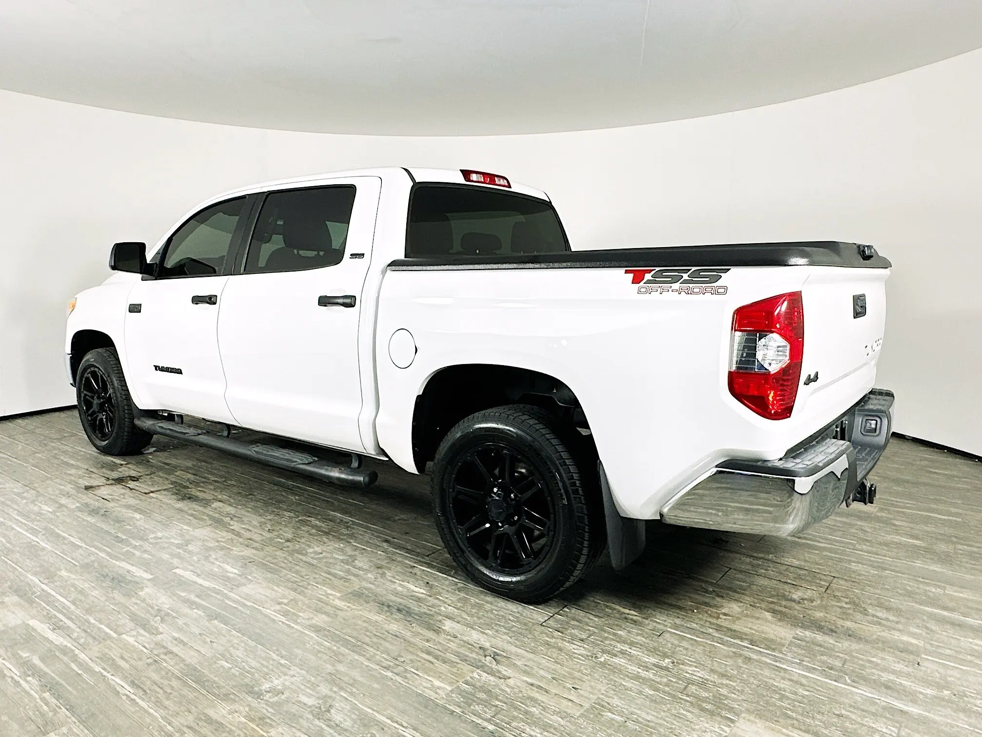 2017 Toyota Tundra SR5 CrewMax photo 8