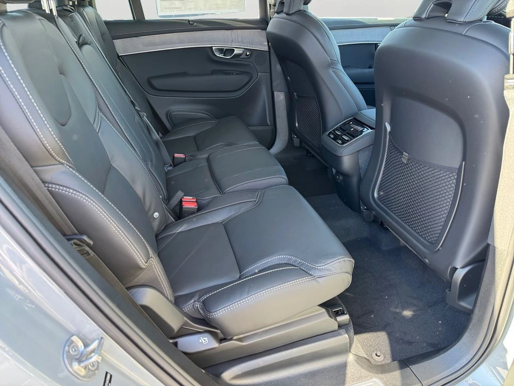 2026 Volvo - image 7