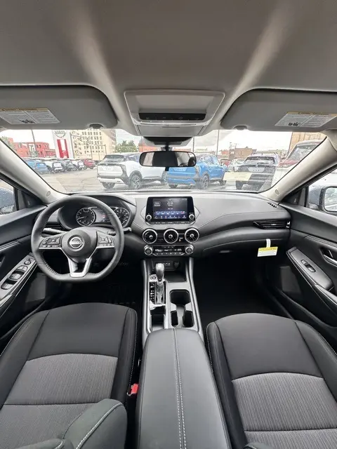 2025 Nissan Sentra SV photo 29