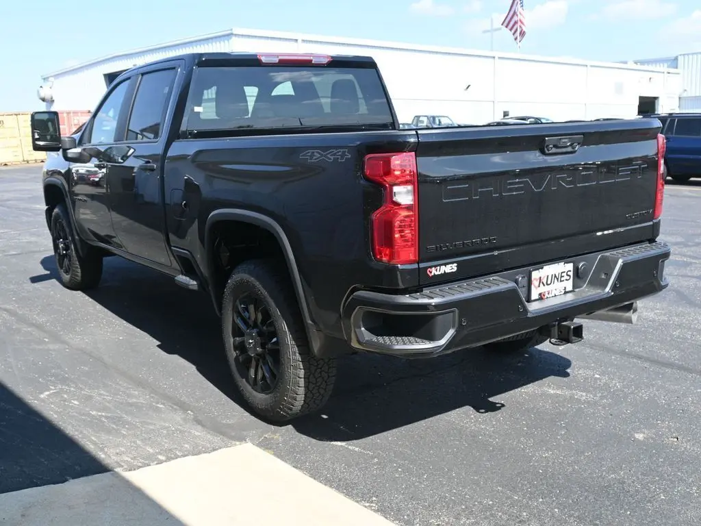 2026 Chevrolet Silverado 2500HD Custom photo 5