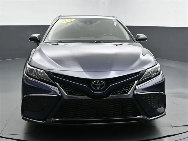 2022 Toyota Camry SE photo 3
