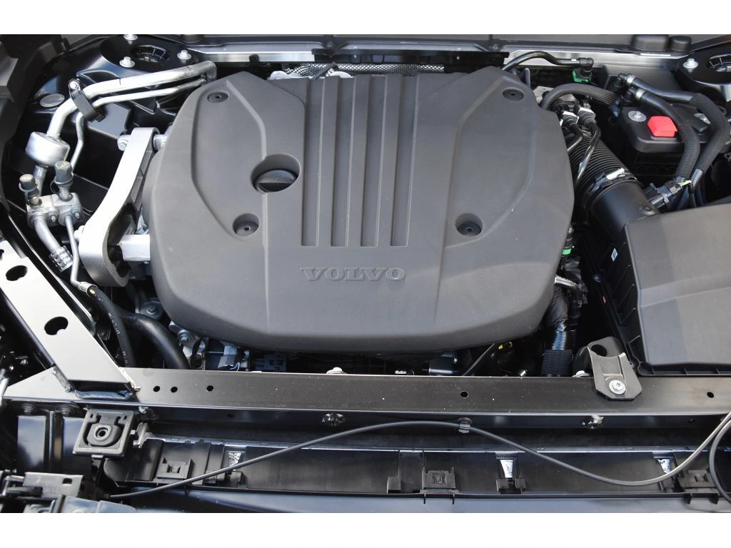 2026 Volvo - image 24