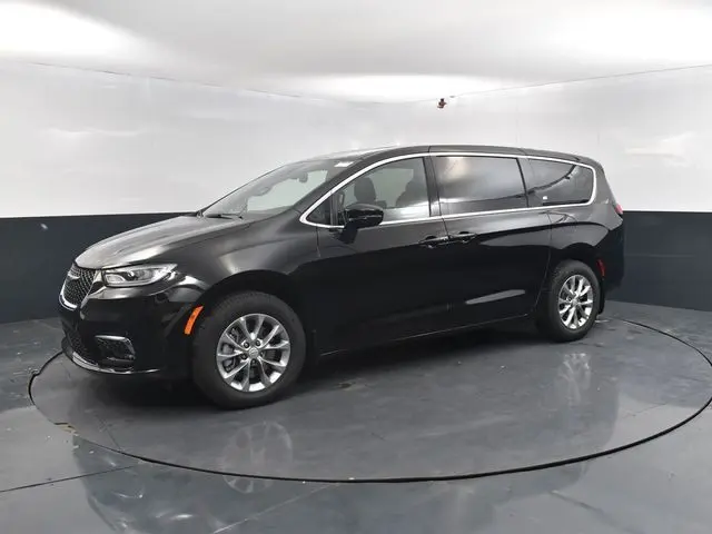 2026 Chrysler Pacifica photo 4