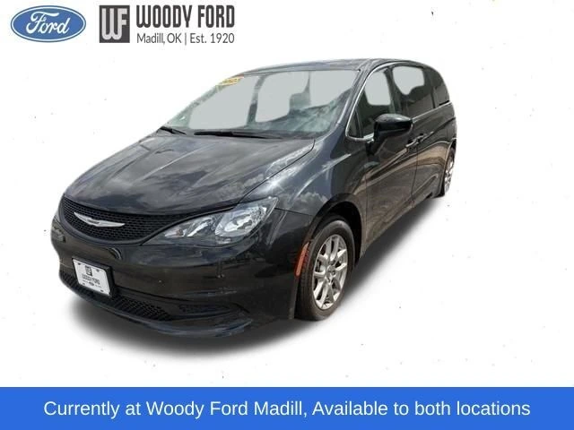 2023 Chrysler Voyager LX's photo