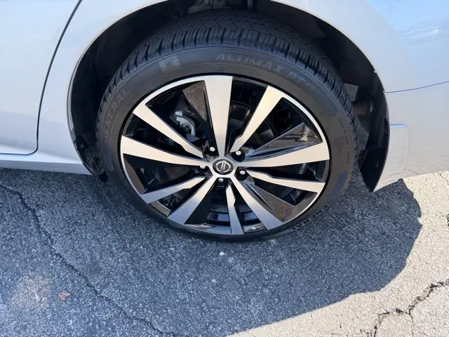 2021 Nissan Altima 2.5 Platinum photo 3