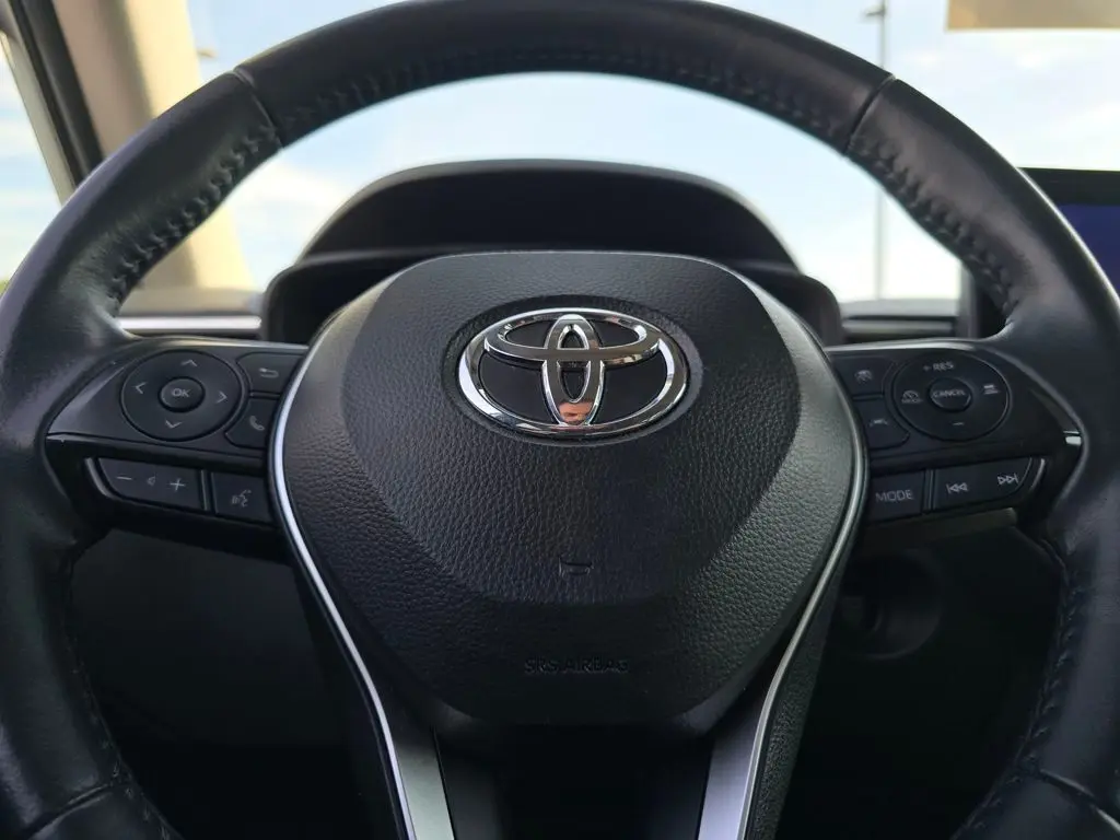 2024 Toyota Corolla Cross LE photo 24