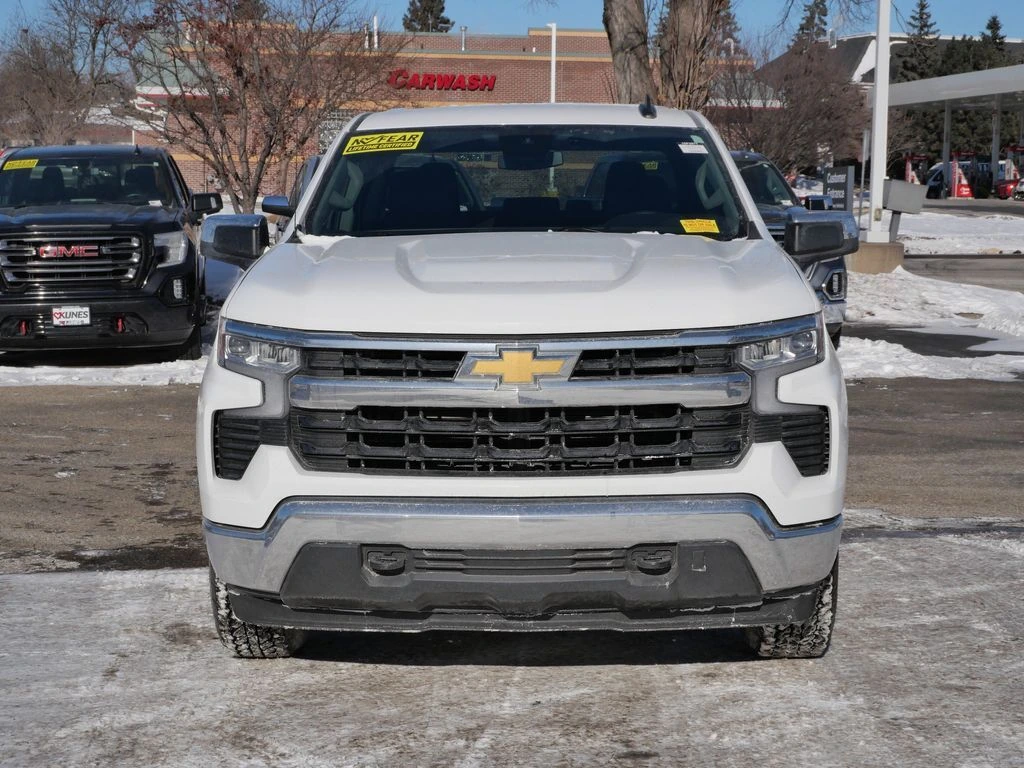 Used 2025 Chevrolet Silverado 1500 LT with VIN 1GCUKDED8SZ192605 for sale in Hastings, Minnesota