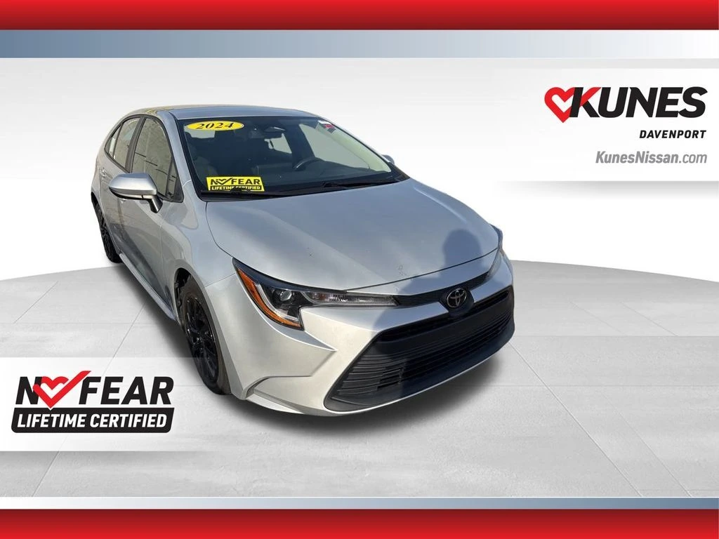 2024 Toyota Corolla LE's photo