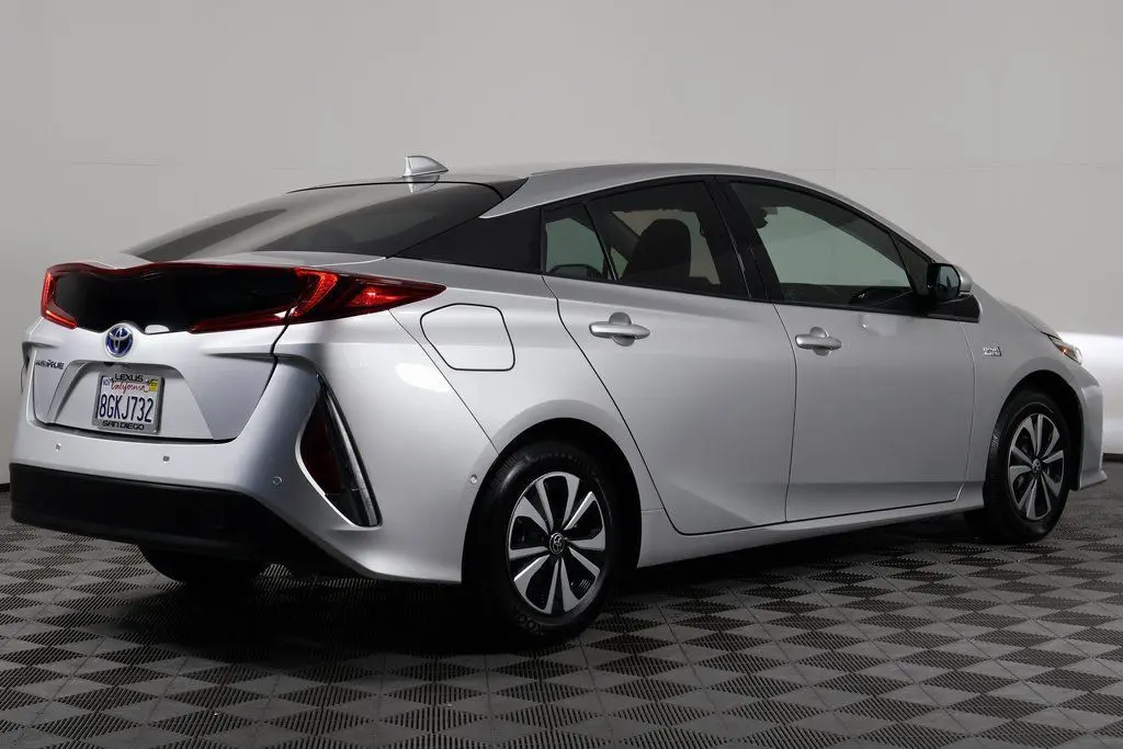 2018 Toyota Prius Prime Advanced photo 3