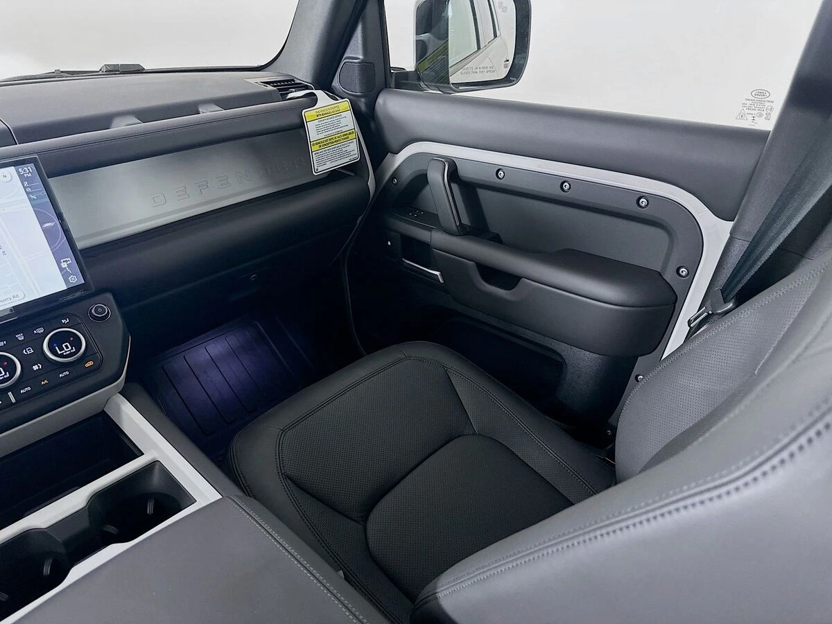 2026 Land Rover Defender S - Photo 24
