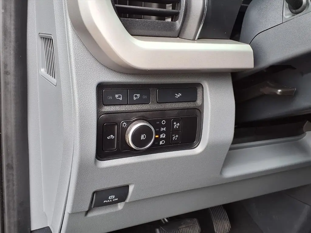 2023 Ford F-250 photo 25