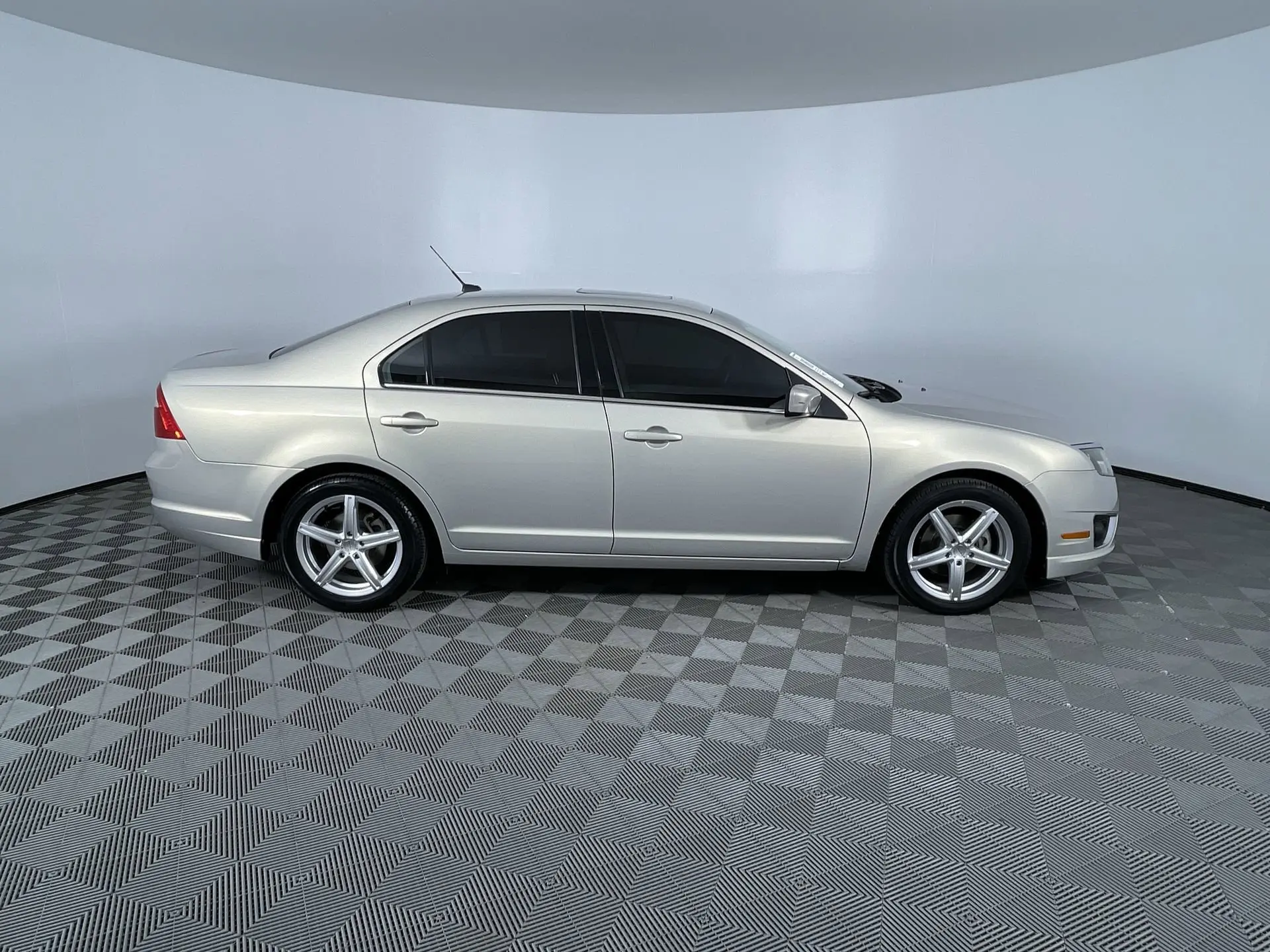 2010 Ford Fusion SEL photo 8