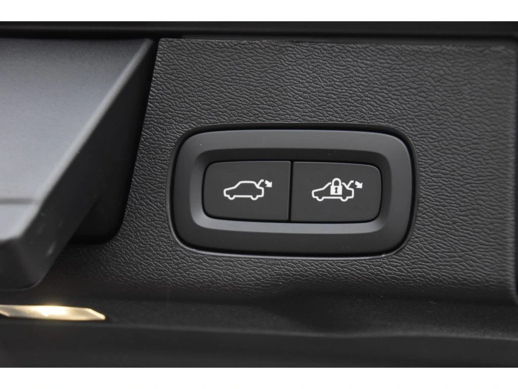 2026 Volvo - image 19