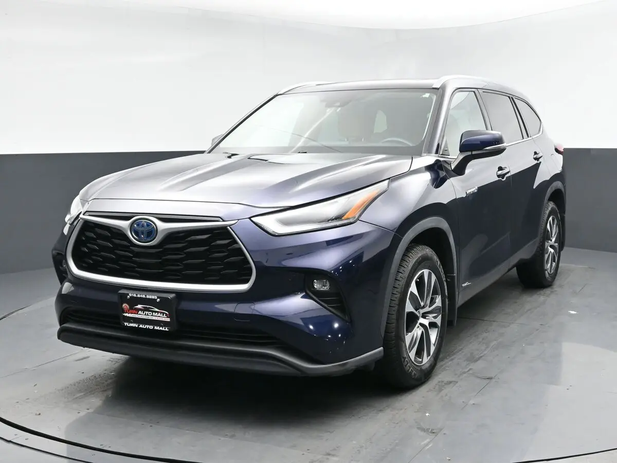 2021 Toyota Highlander XLE's photo