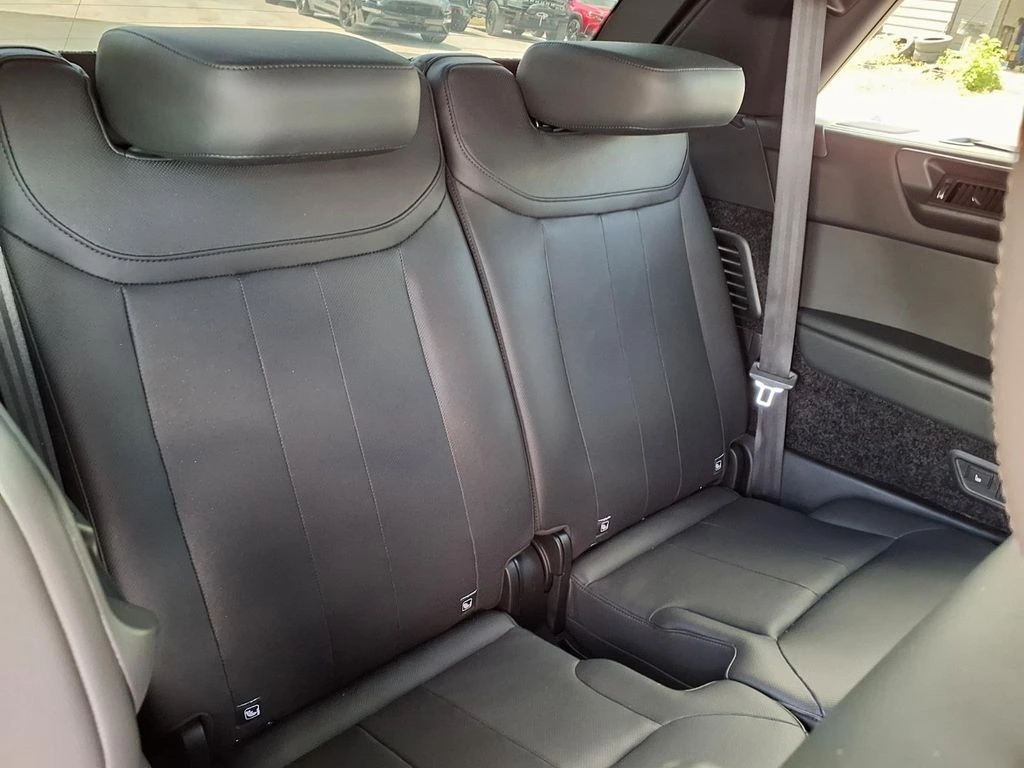 2025 Land Rover Range Rover SE - Photo 18