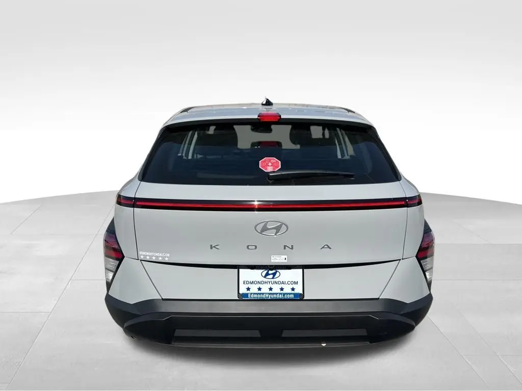 2026 Hyundai Kona SE photo 7