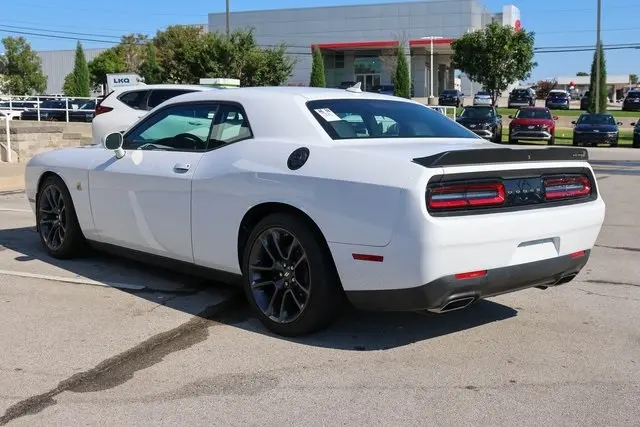 2023 Dodge Challenger R/T Scat Pack photo 3