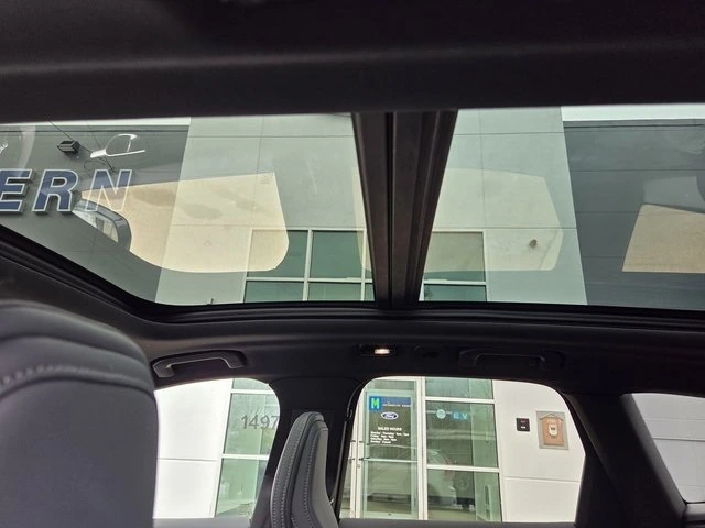 2022 Volvo - image 30