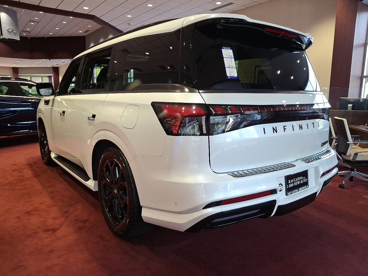 2026 Infiniti QX80 Sensory photo 3