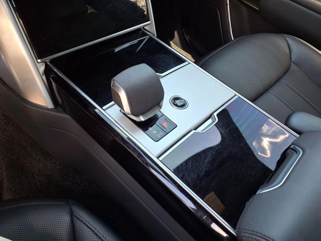 2025 Land Rover Range Rover SE - Photo 29
