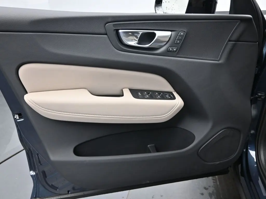 2026 Volvo - image 22